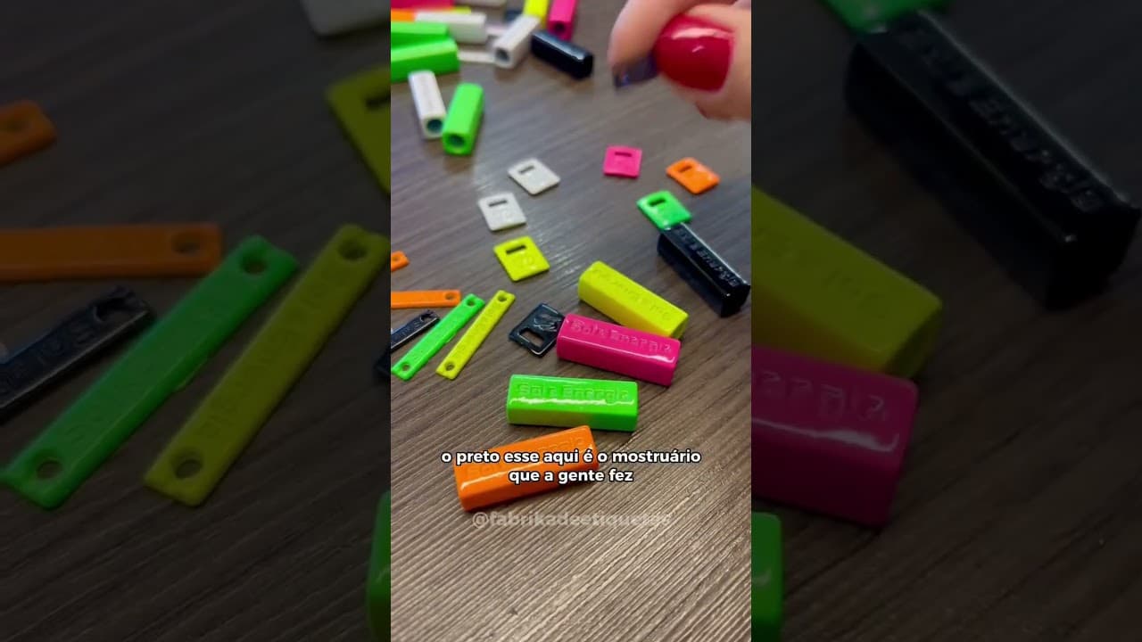Metais Coloridos Moda Praia