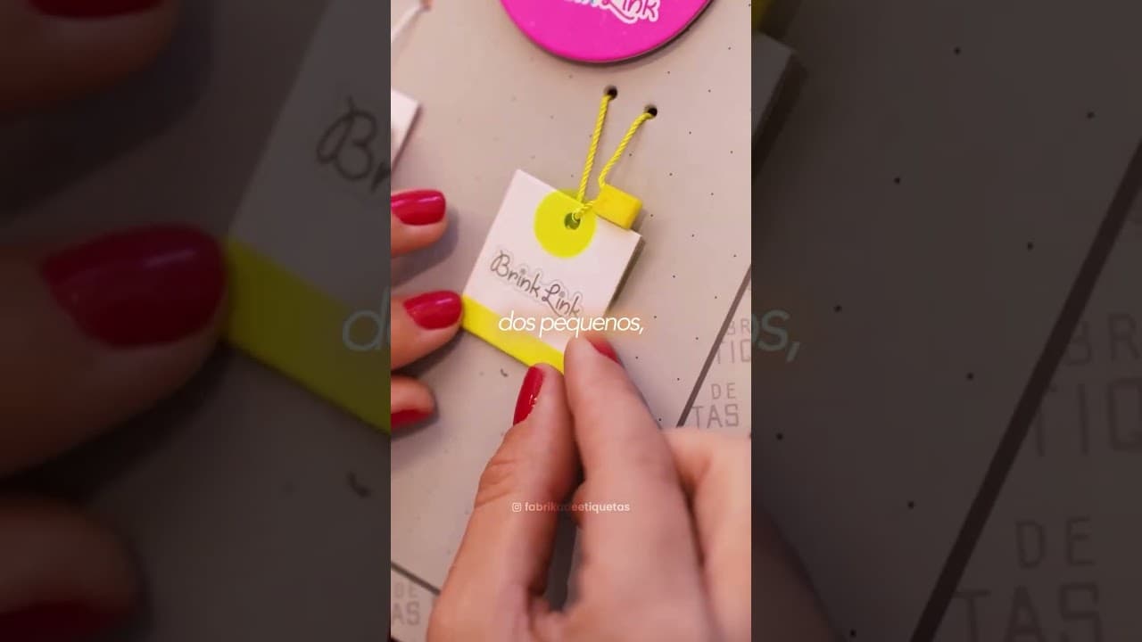 Fábrika de Etiquetas Goiânia Video by fabrikadeetiquetas